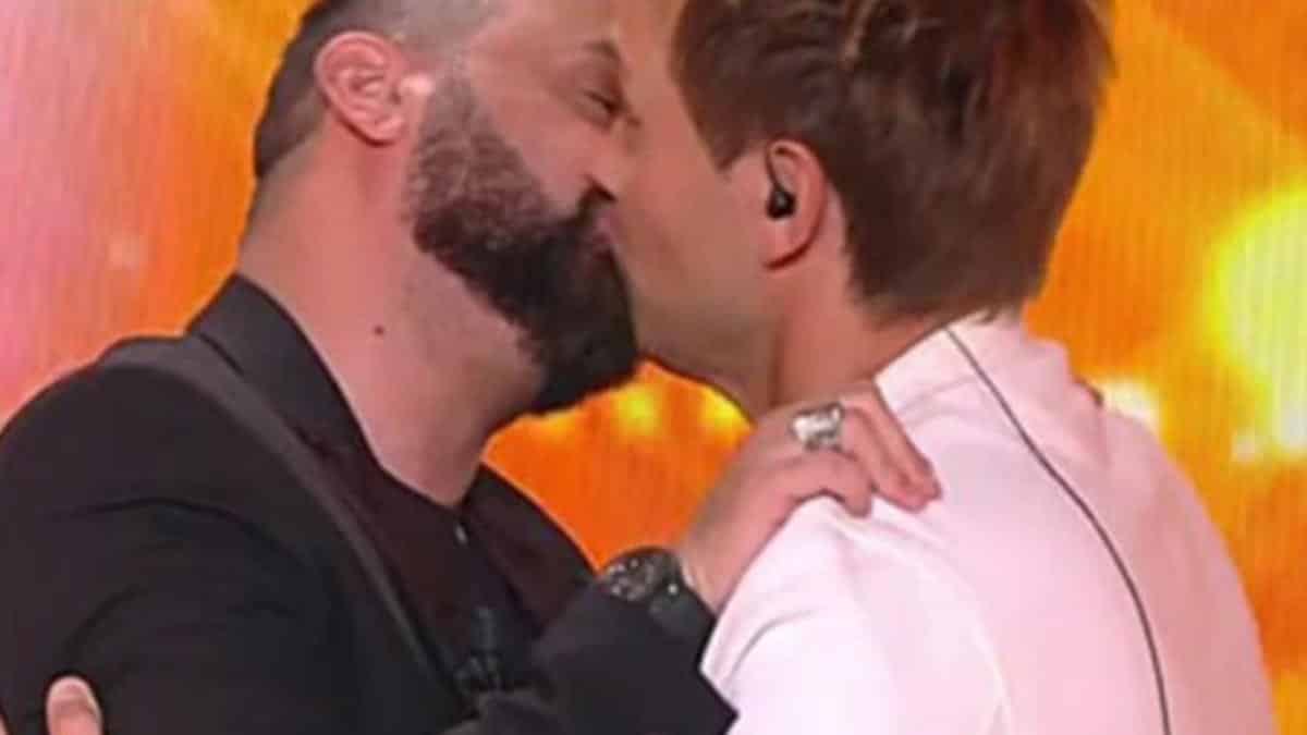 Kelly Vedovelli révèle enfin la vérité sur sa relation avec Cyril Hanouna