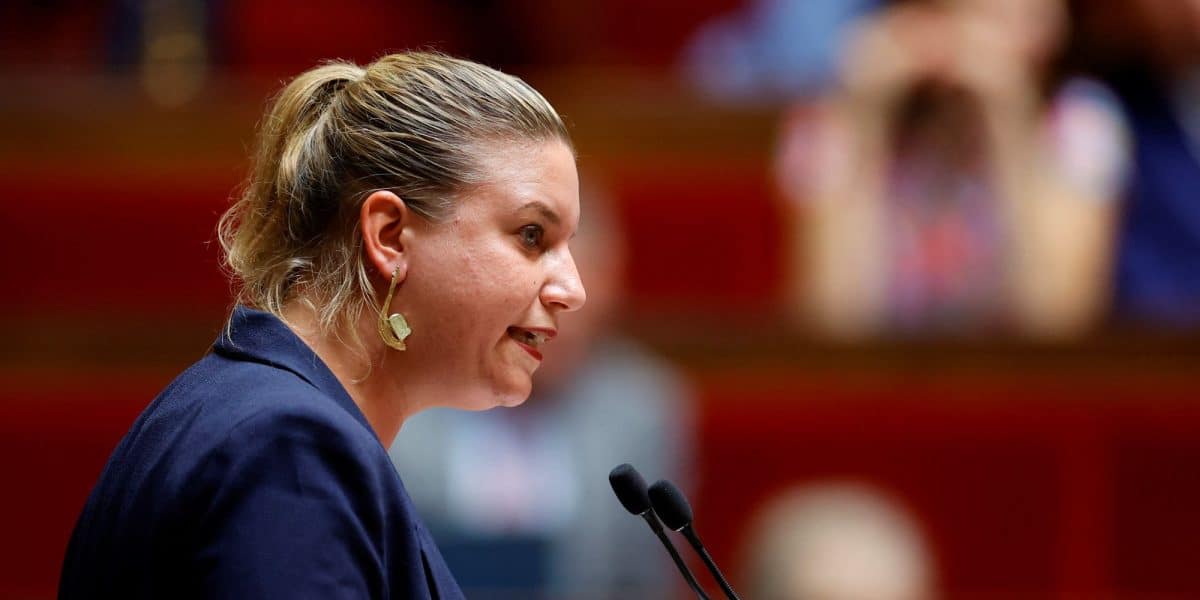 découvrez pourquoi mathilde panot suscite l'effroi dans le paysage politique français. plongée dans son parcours, ses idées audacieuses et l'impact de ses actions sur la société contemporaine.