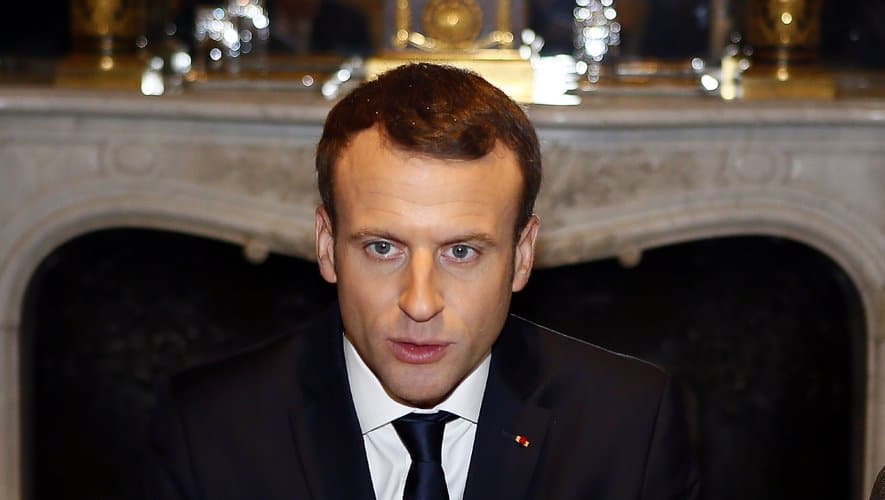 découvrez l'analyse des vœux de macron, jugés sans faux-semblants, et les critiques qui en découlent. une réflexion sur son discours et l'impact de ses décisions sur la population.