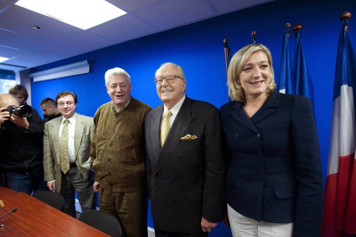 découvrez les paroles émouvantes de marine le pen lors de ses adieux à son père, jean-marie le pen. un moment chargé d'émotion et de réflexion sur le parcours politique et familial de ces figures controversées de la droite française.