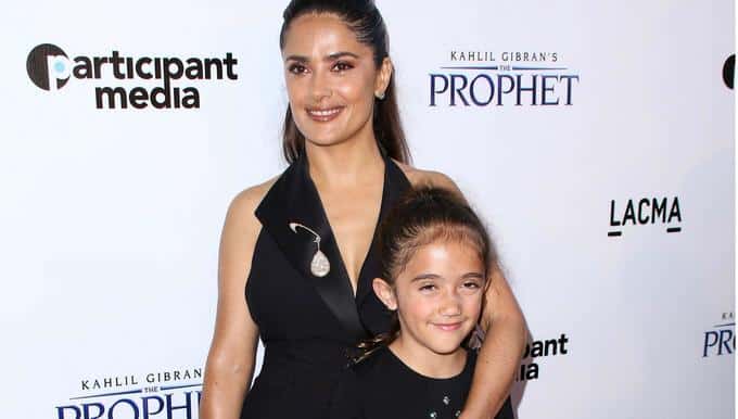 découvrez l'univers de salma hayek et de sa famille, une icône du cinéma et de la mode. plongez dans leur quotidien, leurs moments de complicité et l'amour qui les unit, le tout au cœur d'une vie de stars.